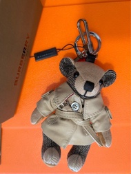 包順豐站/櫃  burberry 熊  Burberry bear bag charm with coat BURBERRY BEAR Thomas Bear Trench key chain wit