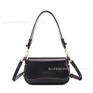 พร้อมส่งในไทย✅sale กระเป๋าสะพายข้างguess แท้outlet