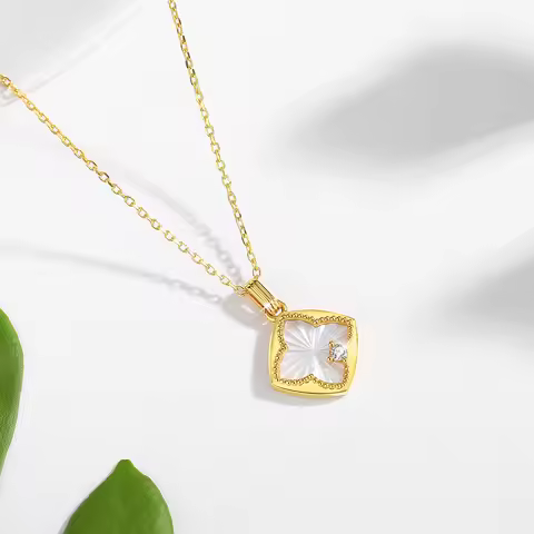 18K Gold Lucky Four Leaf Clover Pendant Necklace AU750 Natural Seashell Jewelry 100% Genuine for Wom