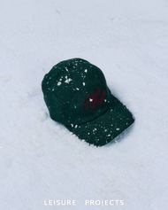 (Leisure Projects) LEISURE Corduroy CAP หมวกทรงเบลบอลผ้า ลูกฟูก ปักลาย graphic โลโก้ Leisure Proj