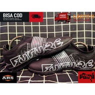 HITAM Newest//puma future black futsal shoes!! Puma future grade futsal shoes