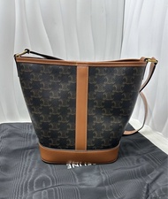 專門店正貨  9成新Celine 經典老花 水桶包 凱旋門斜孭袋 Celine Triomphe Bucket Bag