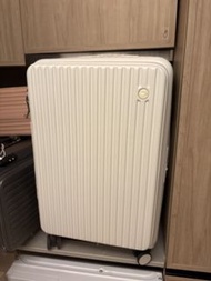 全新白色前揭開行李箱28吋 luggage 