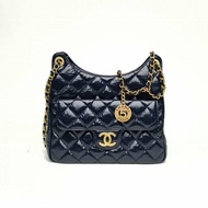 CHANEL 23C天貓精靈HOBO嬉皮包中號墨藍色牛皮晶片金扣肩背包