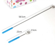 Retractable back scratcher that extends up to 58cm in bear claw shape