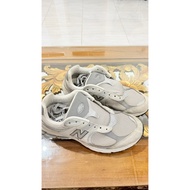 Preloved sneakers new Balance 2002r