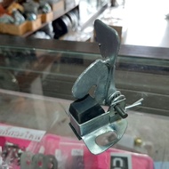 [ของมีจำนวนจำกัด] ที่ล็อคเบาะ honda c100 c50 c65 c70 ด้านหน้า    KM9.5660🔴สินค้าแนะนำ🔴