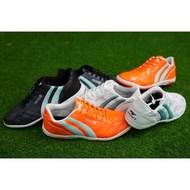[Best Seller] รองเท้าฟุตซอล [ Pan Vigor x Thunder Elvaloy Shoe PF-14PB ฟรีของขวัญ ] รองเท้าฟุตบอลหนังสังเคราะห์ ใส่เล่นกีฬาได้