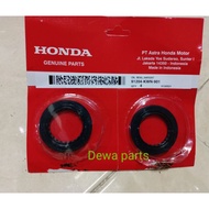 Vario 125 rear wheel seal. 91204KWN901. 34x52x7. ahmOriginal