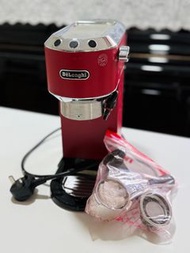 DeLonghi 紅色半自動咖啡機