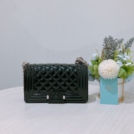 TK1811  Chanel香奈兒黑色Boy斜挎包 Small Leboy So Black