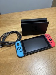 Nintendo Switch 主機連底座