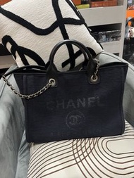 Chanel deauville tote bag  small 芯片 100%Authentic, 98%new 💎尖沙咀中港城門市