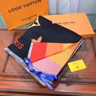 LV 黑色配彩色字母圍巾