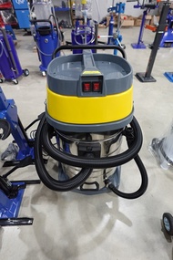 เครื่องดูดฝุ่น 70 L