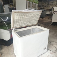 chest freezer 200 liter bekas