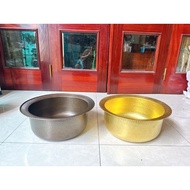 High-shaped copper pots in two standard colors. Copper pots 42 cm high, 16 cm high, handmade bronze 