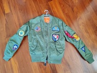 Alpha Industries MA-1  (slim fit)  外套，完美狀態，外加7個章