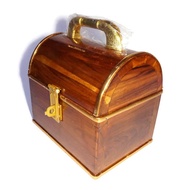 RTT กระปุกออมสิน ถังออมสินไม้ ถังไม้สัก ทรงกำปั่น (หีบ) ขนาด กว้าง 7 ลึก 5 สูง 6.5 นิ้ว เบอร์กลาง pi