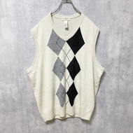 เสื้อกั๊กไหมพรม DOCKERS มือสอง คอวี สีขาว โอเวอร์ไซส์ ไซส์ XL