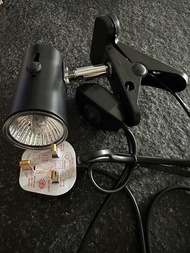 龜 蜥蝪 爬蟲專用（不包燈泡） 灑背UVA UVB夾燈   燈架 可伸縮 調光暗  1支 有黑色 白色