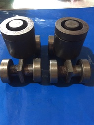 Bi treo cửa lùa xoay 360 độ. Bộ 2 bánh xe 4 bánh của cửa sắt cửa lùa. Bi treo xoay 360 ống sắt phi 3