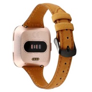 全城熱賣 - 適用於Fitbit Versa 智能手錶T字瘋馬紋皮質錶帶（淺棕色）
