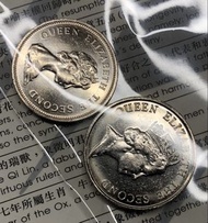 t 09香港壹圓 + 伍圓 [1988年五元 +1978年一元 共2個]【t09靚品--強車輪轉光】【英女王 伊利沙伯二世】 香港舊版錢幣・硬幣 $65(t09)