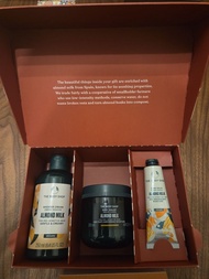 The Body Shop 杏仁牛奶身體護理禮盒 Almond  Gift Set
