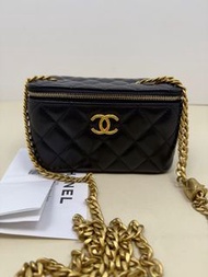 香奈兒Chanel 晶片款 黑金菠蘿扣金柱調節扣化妝長盒子鏈條斜挎包 有單16.5