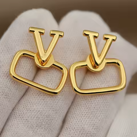 New Sight Design Luxury Metal Letter V Stud Earrings for Women Fashion Brand Brand Jewelry Simple St