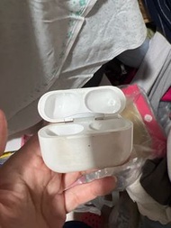 Apple AirPods Pro 充電盒
