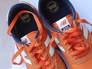 New Balance 420 橙色運動鞋