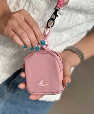 "KIM&CO. ORIGINAL – Pockie NECKLET  (KCBT019)  กระเป๋าคล้องคอใบจิ๋ว มี 3 สี ดำ ชมพู เทา "