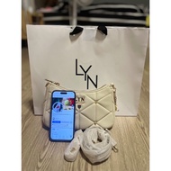 Lyn Tricia Amused. (Authentic Shop)