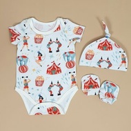 Newborn clothes set of 3: baby onesie, knot hat and mittens, size 0-3 months