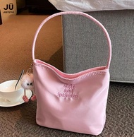 Just Star⚡จัดส่งฟรี สินค้าพร้อมส่ง⚡กระเป๋าสะพายผญ Mucu and Ebony ไนลอน งานปัก กระเป๋าถือ กระเป๋าทรงถ