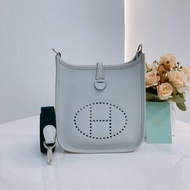 MS0420	Hermes 愛馬仕迷你斜挎包伊芙琳包聖杯藍銀扣Mini Evelyne TC 08 Bleu Pale x PHW