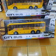 Xe ô tô School bus điều khiển từ xa sóng 27mhz sử dụng pin AA có đèn sáng mô hình bằng nhựa tỉ lệ 1: