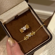 Old Money Style Iris Bracelet