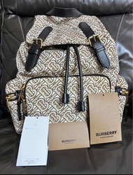 Burberry 背囊