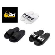 รองเท้าแตะแบบสวม แต่งด้วยโลโก้ Ari ARI SLIDE SANDALS ของแท้ 100 %