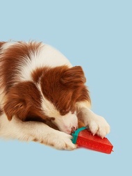 1入組tpr材質西瓜片狀寵物玩具,含有聲音,咬住不壞,具有潔牙功能,放在冰箱中可以冷凍,適用於室內遊戲