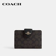 COACH กระเป๋าสตางค์ผู้หญิงรุ่น Medium Corner Zip Wallet In Signature Canvas CW786 IMXAQ สีน้ำตาล