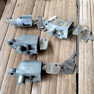 Yamaha rs100, ls3 l2g v75 v80 rx100 rxK yt handlebar lock DT etc. nosOriginal