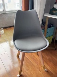 現貨 北歐風仿皮坐墊餐椅 In stock Nordic style dining chair with artificial leather padding