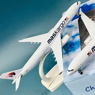 Airplane Airbus A330-300 AIRLINES "MALAYSIA AIRLINES" Maskargo cargo version 1/400 Scale