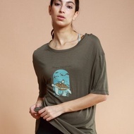 asana eco 生態意識系列-laid back 寬鬆Tshirt-夜幕綠/海龜