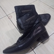 sepatu semi boots kulit Bally