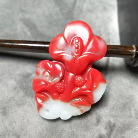 Chicken blood jade pendant, magnolia flower pendant, flower bloom, rich life, rich pendant jewelry